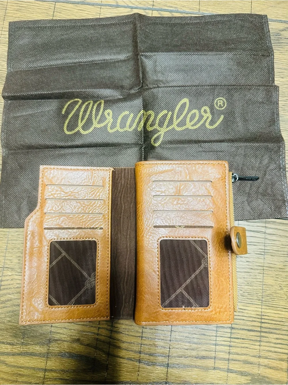 Wrangler Tan Trifold Leather Wallet with Snap Tab